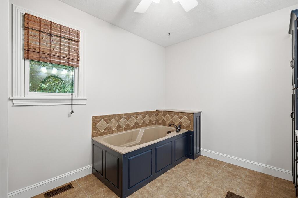 2316 Woodview Ct. Property Photo 19