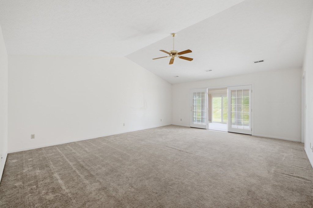 952 Oakbrook Dr Property Photo 4