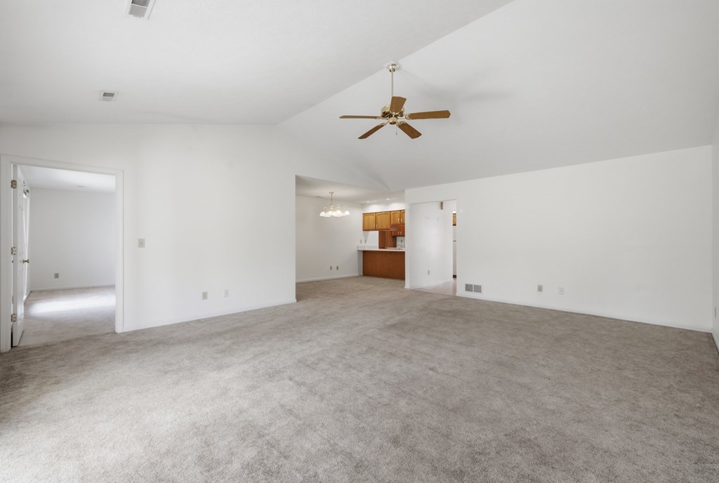 952 Oakbrook Dr Property Photo 6