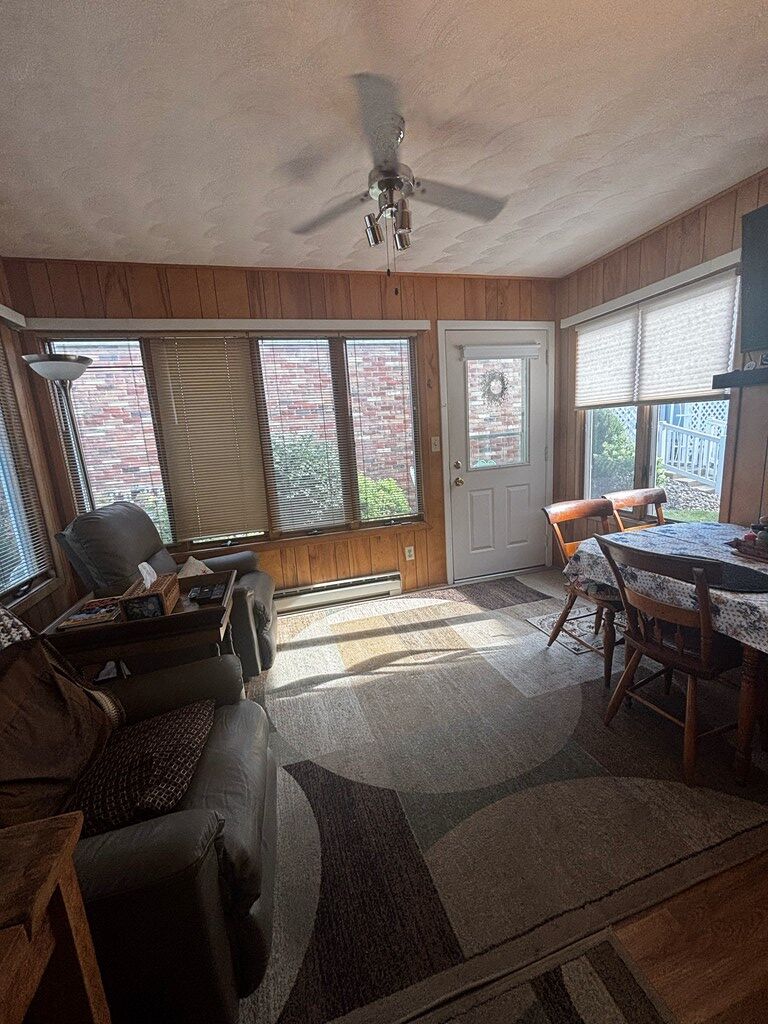 301 W Walnut St Property Photo 9