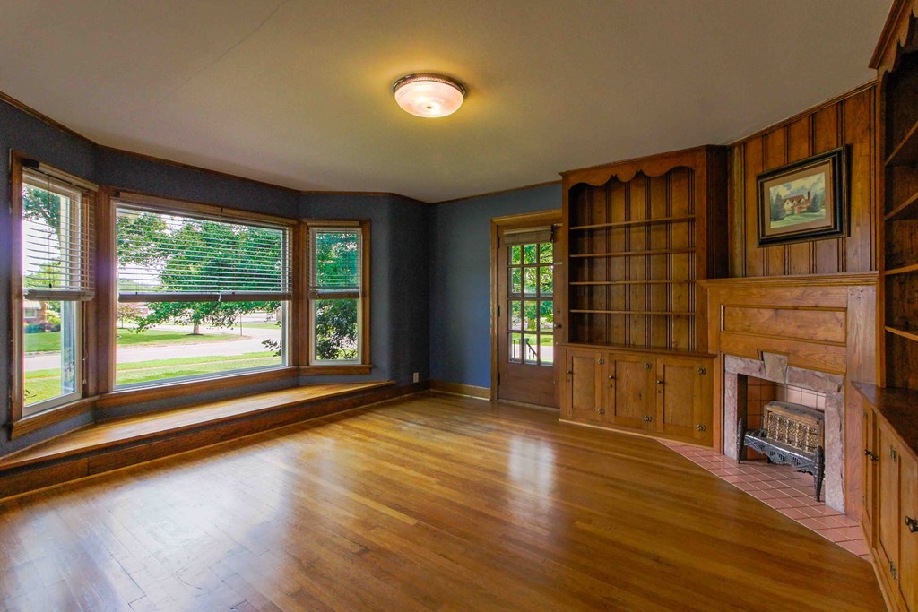 1060 Broad St Property Photo 4