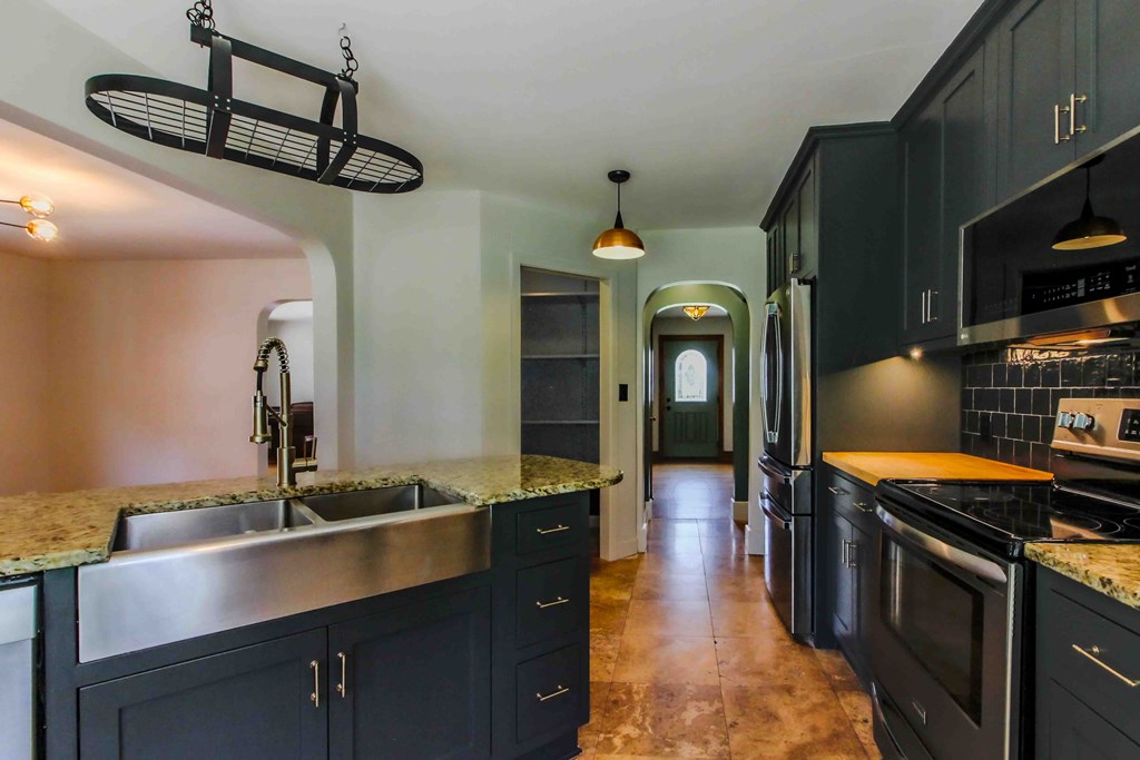 1060 Broad St Property Photo 13