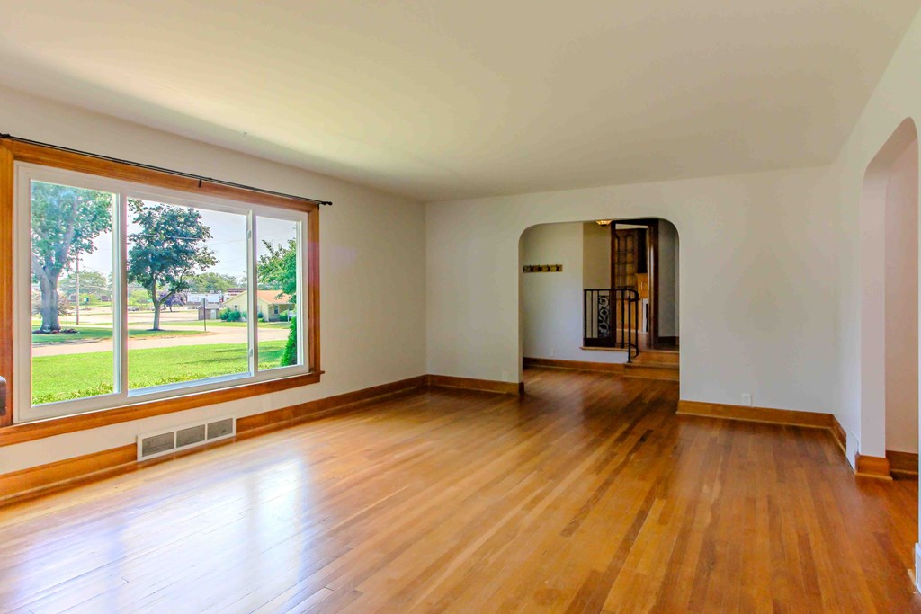 1060 Broad St Property Photo 15