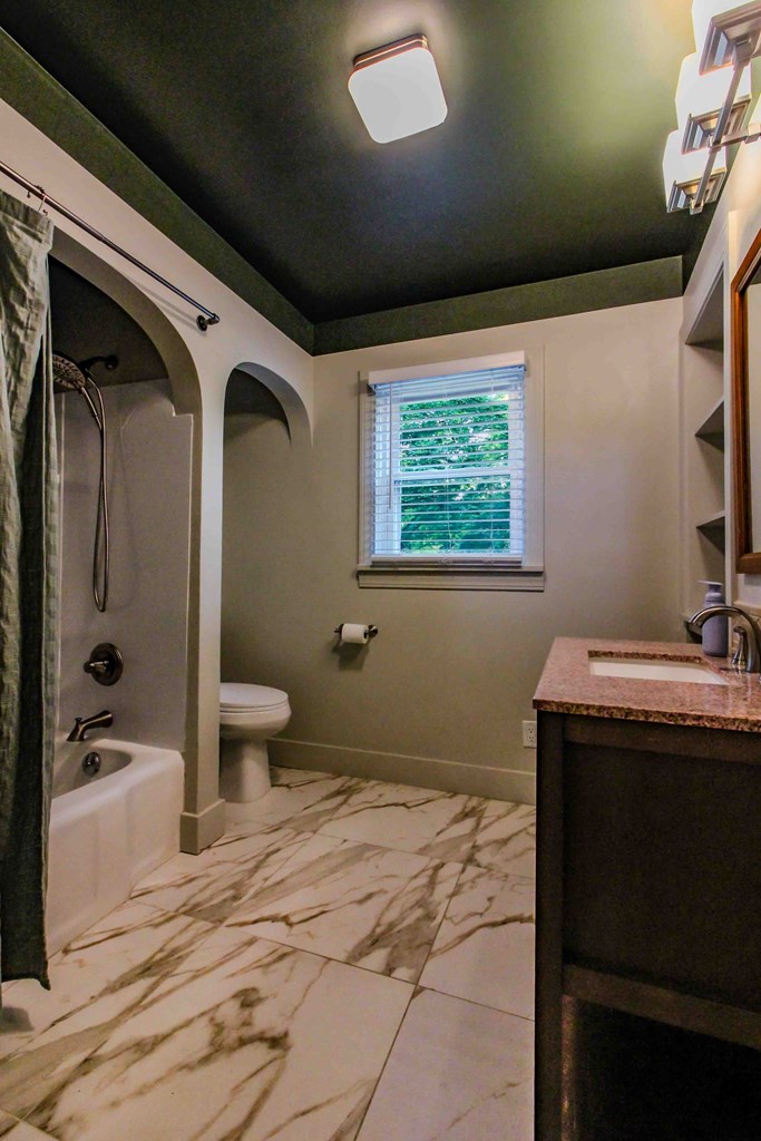 1060 Broad St Property Photo 18