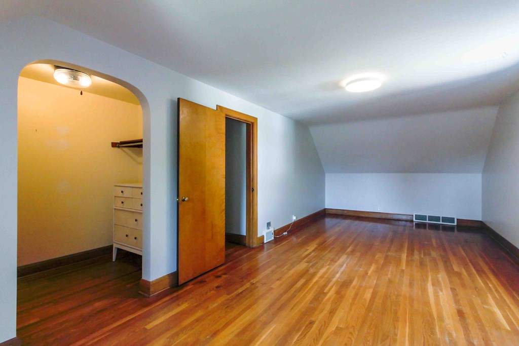 1060 Broad St Property Photo 19