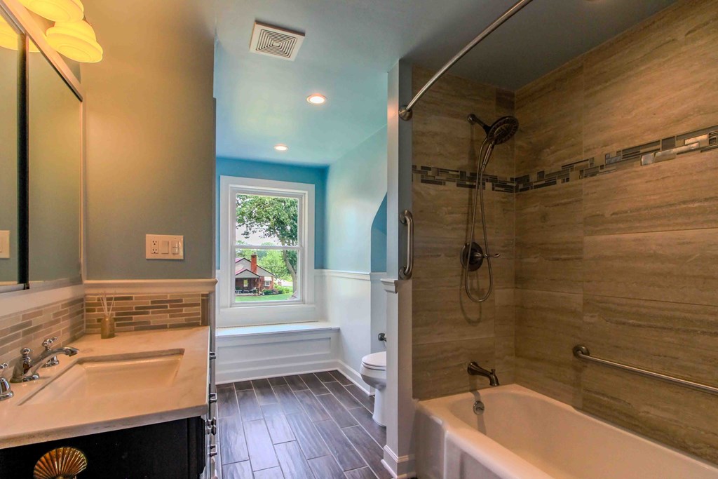 1060 Broad St Property Photo 21