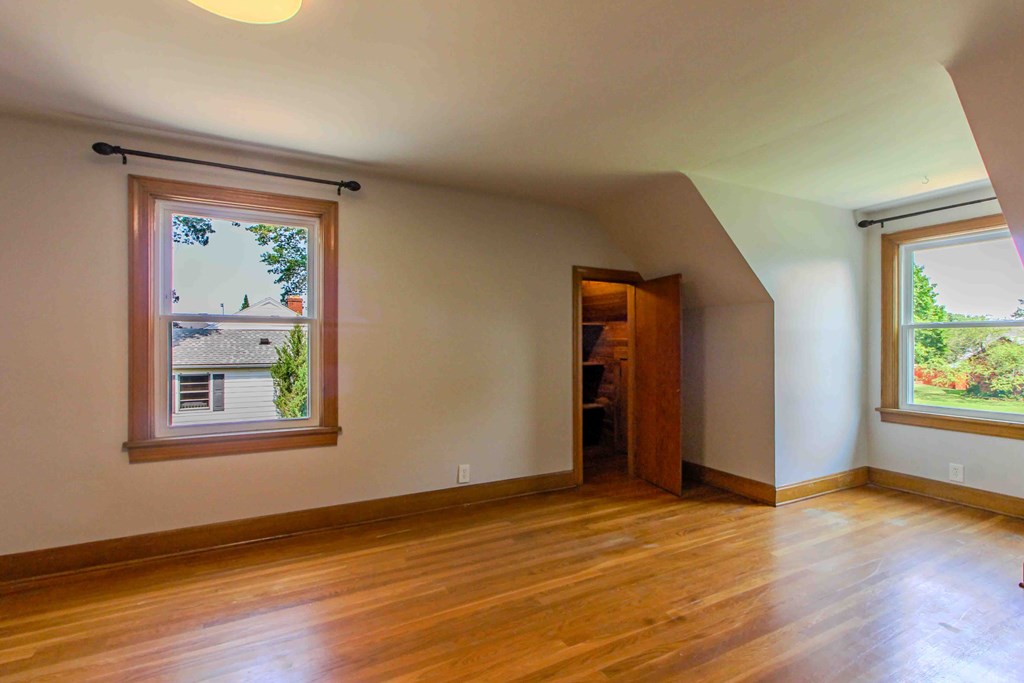 1060 Broad St Property Photo 23
