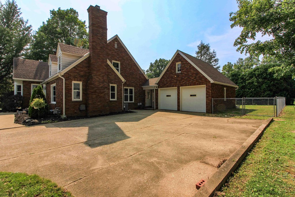 1060 Broad St Property Photo 34