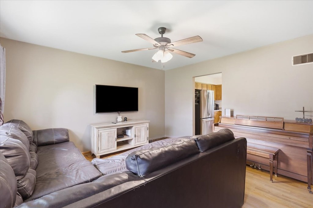 15 E Mound St Property Photo 3