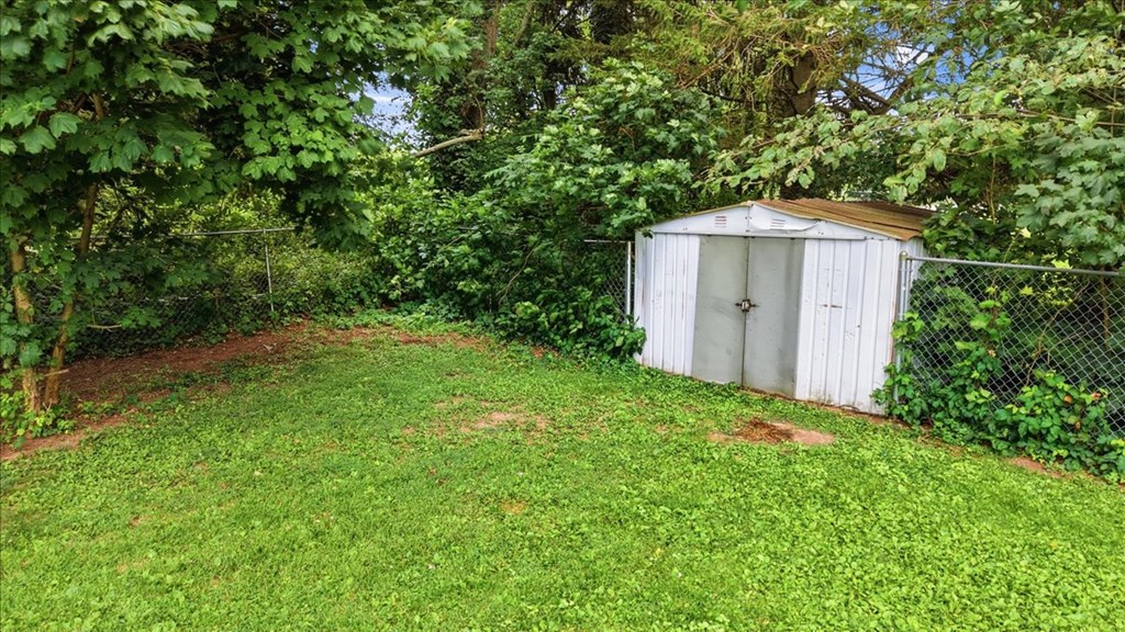 15 E Mound St Property Photo 22