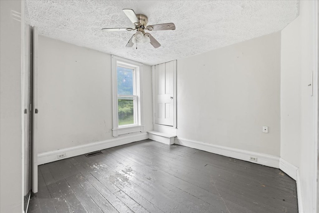 1276 Wolford Road Property Photo 14