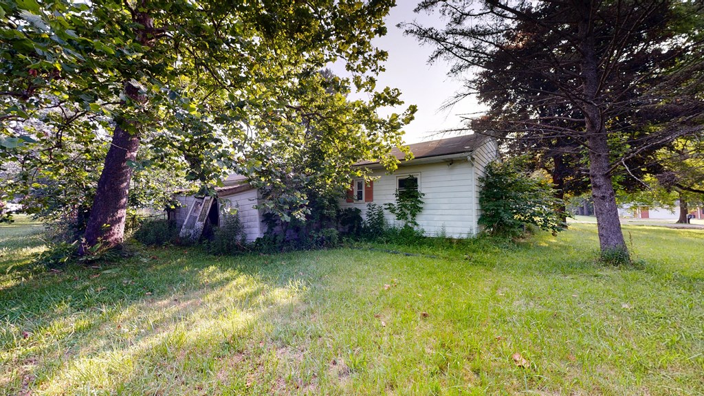 943 North Stewart Rd Property Photo 2