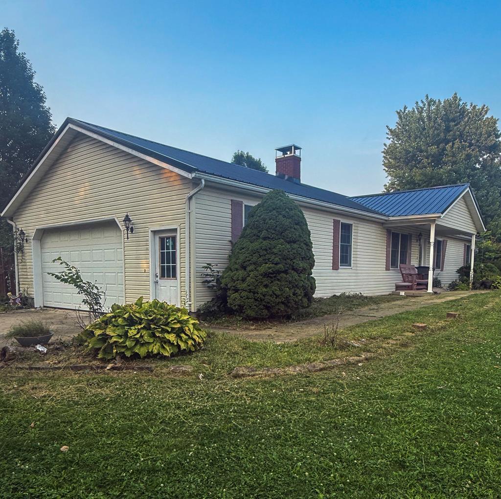 412 Lattimer Rd W Property Photo 2