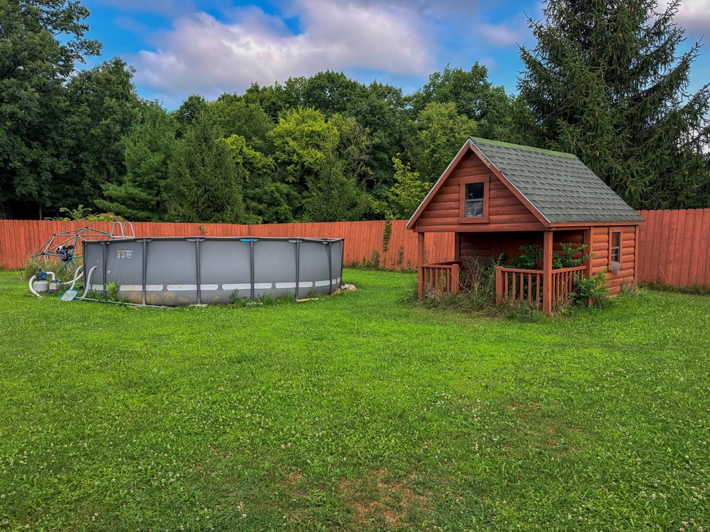 412 Lattimer Rd W Property Photo 15
