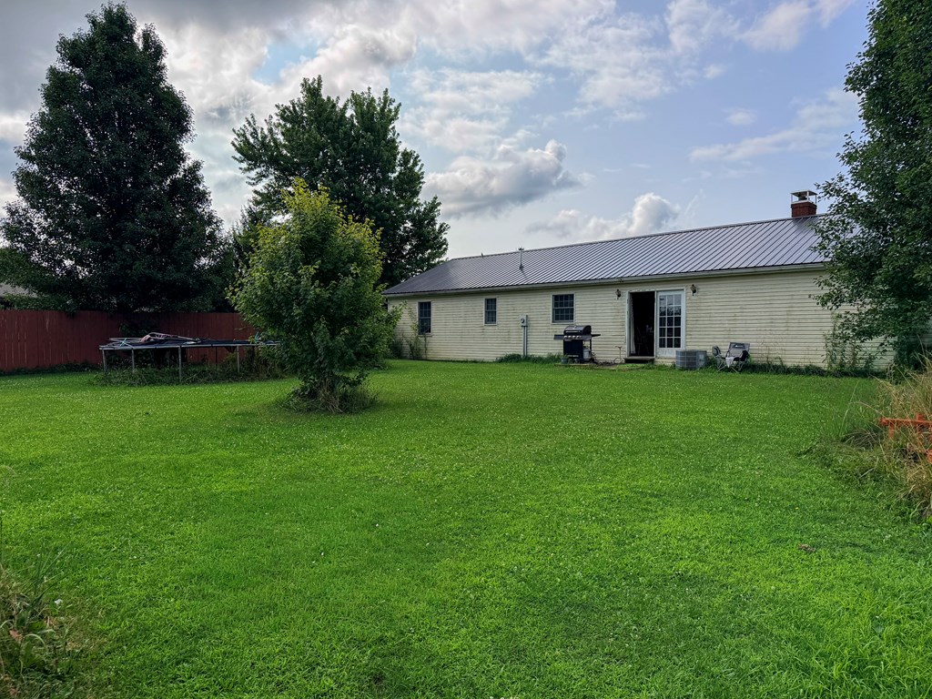 412 Lattimer Rd W Property Photo 19