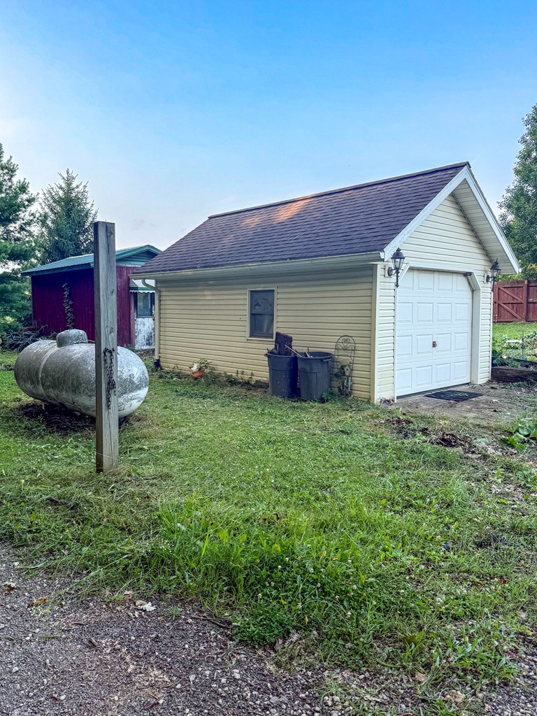 412 Lattimer Rd W Property Photo 40