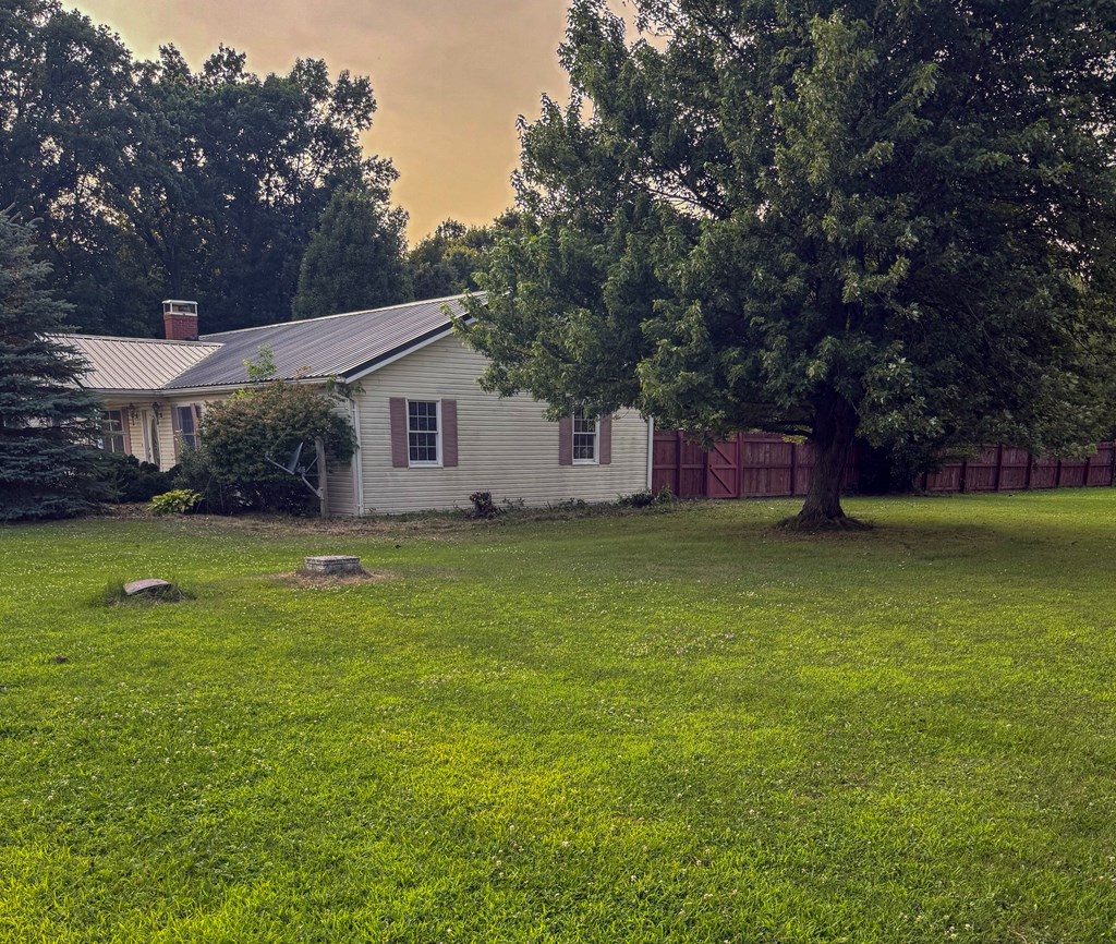 412 Lattimer Rd W Property Photo 44