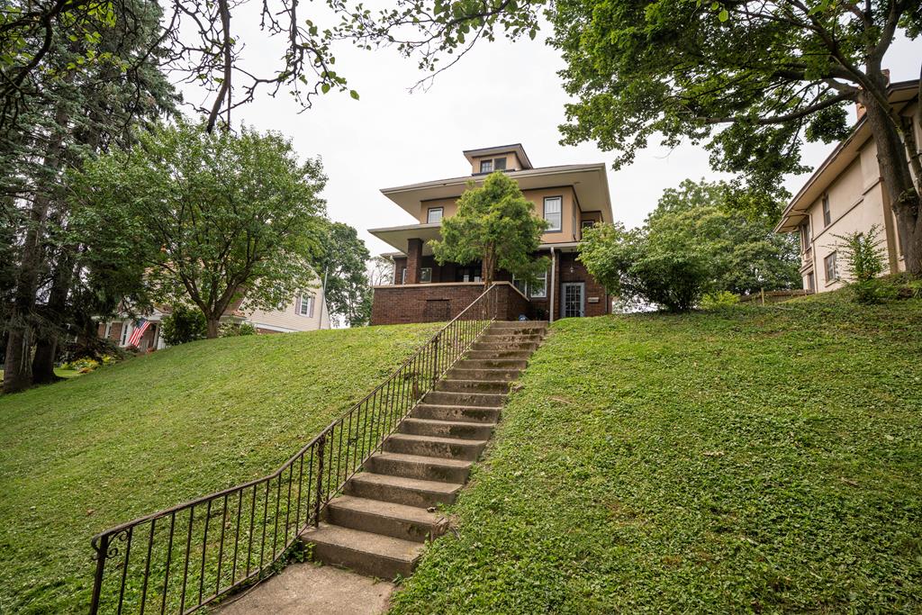389 W Third St Property Photo 1