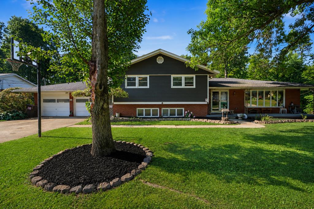121 Redwood Road Property Photo