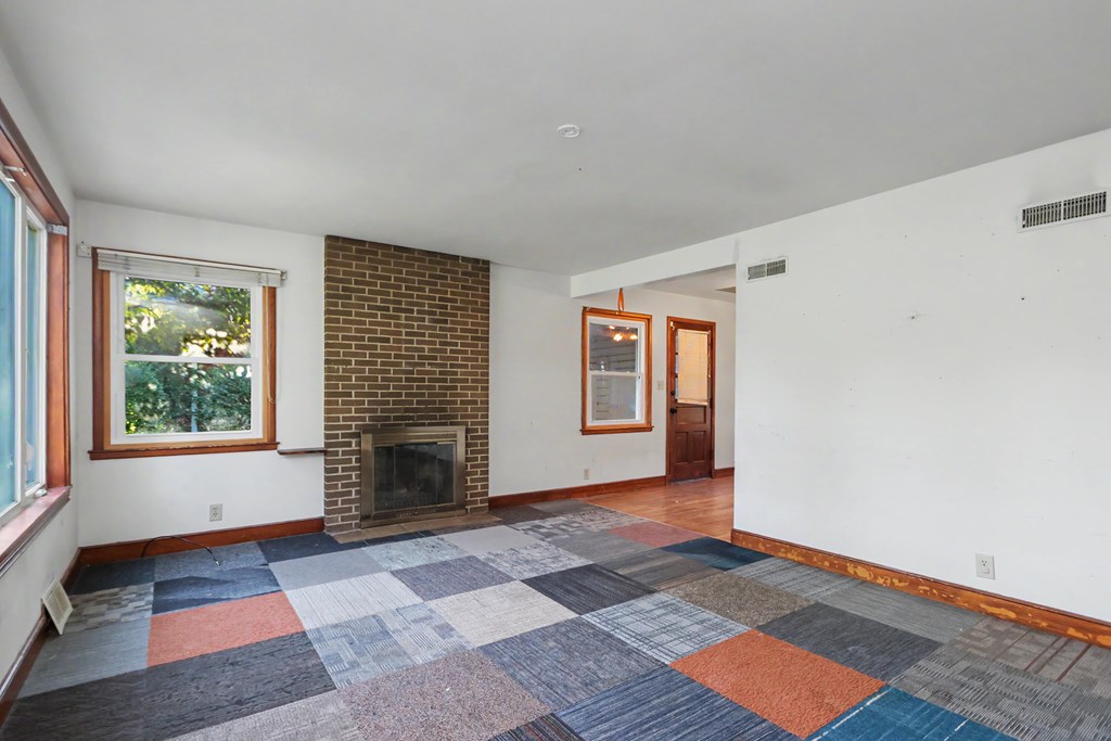 683 Sunset Boulevard Property Photo 3