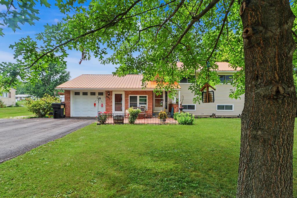 997 Laver Road Property Photo 1