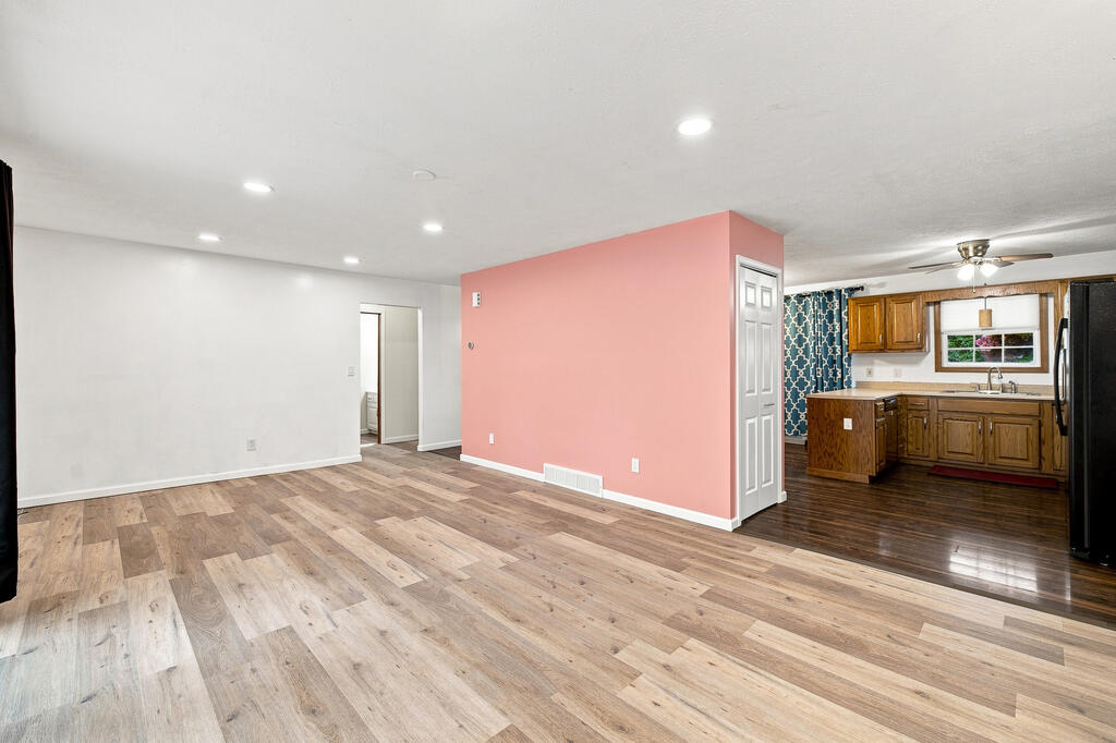 2247 Sprucewood Dr. Property Photo 3