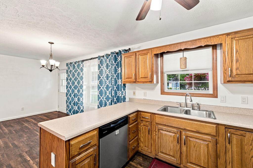 2247 Sprucewood Dr. Property Photo 7