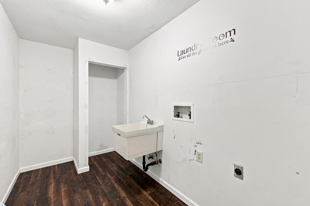 2247 Sprucewood Dr. Property Photo 8