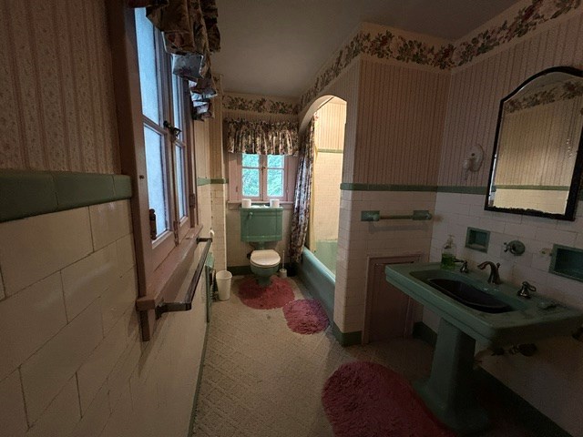221 S Boston St Property Photo 7