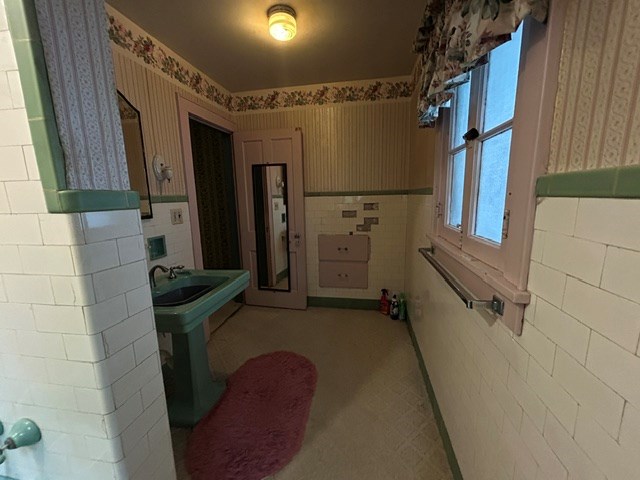 221 S Boston St Property Photo 9