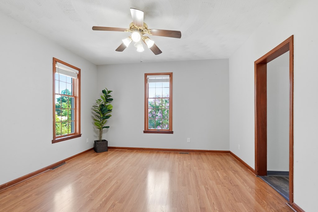 220 Diamond Street Property Photo 6