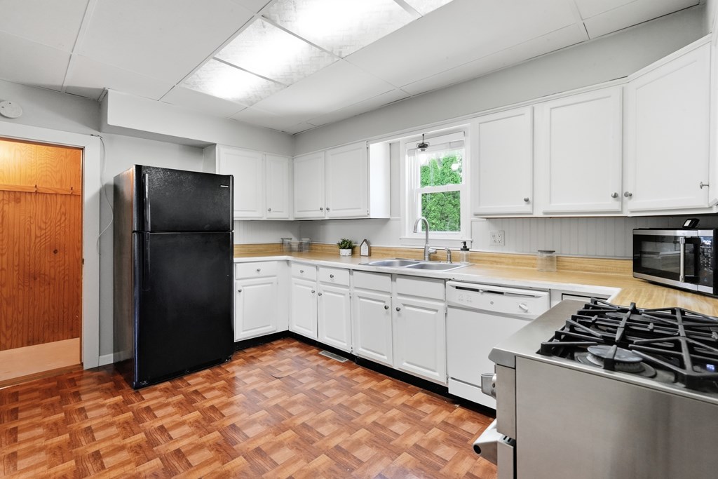 220 Diamond Street Property Photo 8