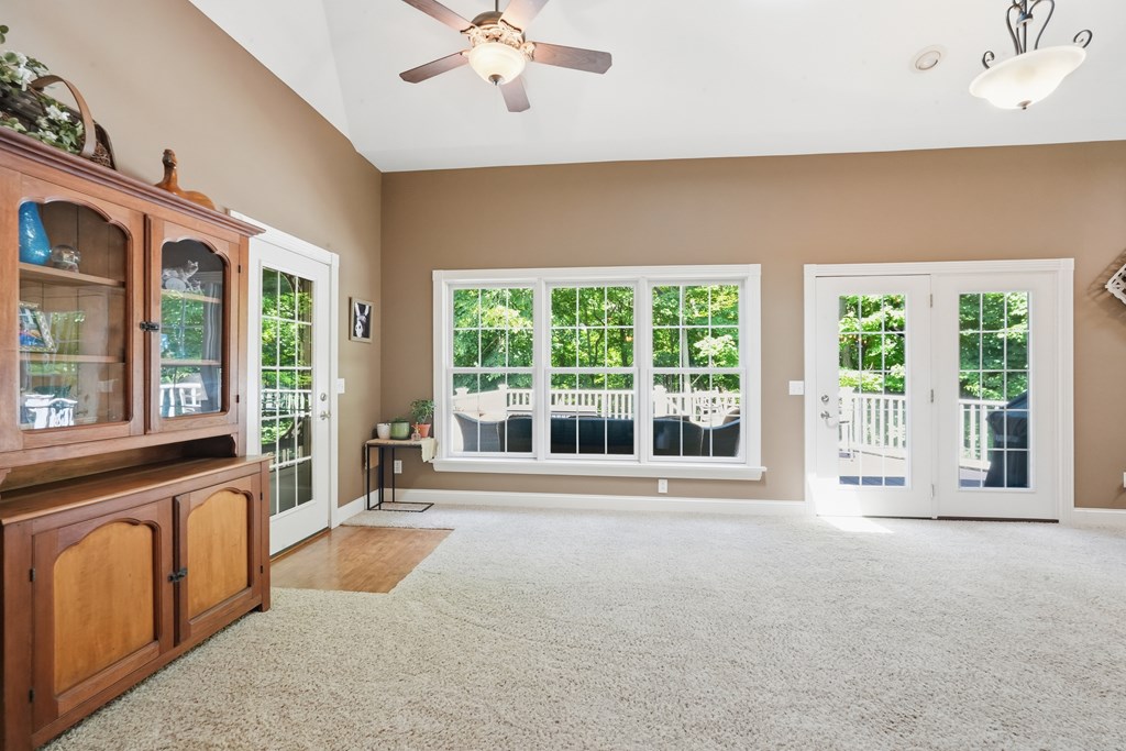 861 Williamsburg Court Property Photo 6