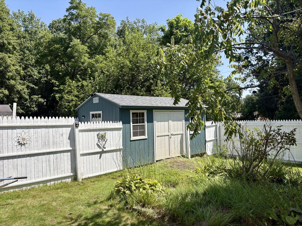 1209 Caldwell Ave Property Photo 5