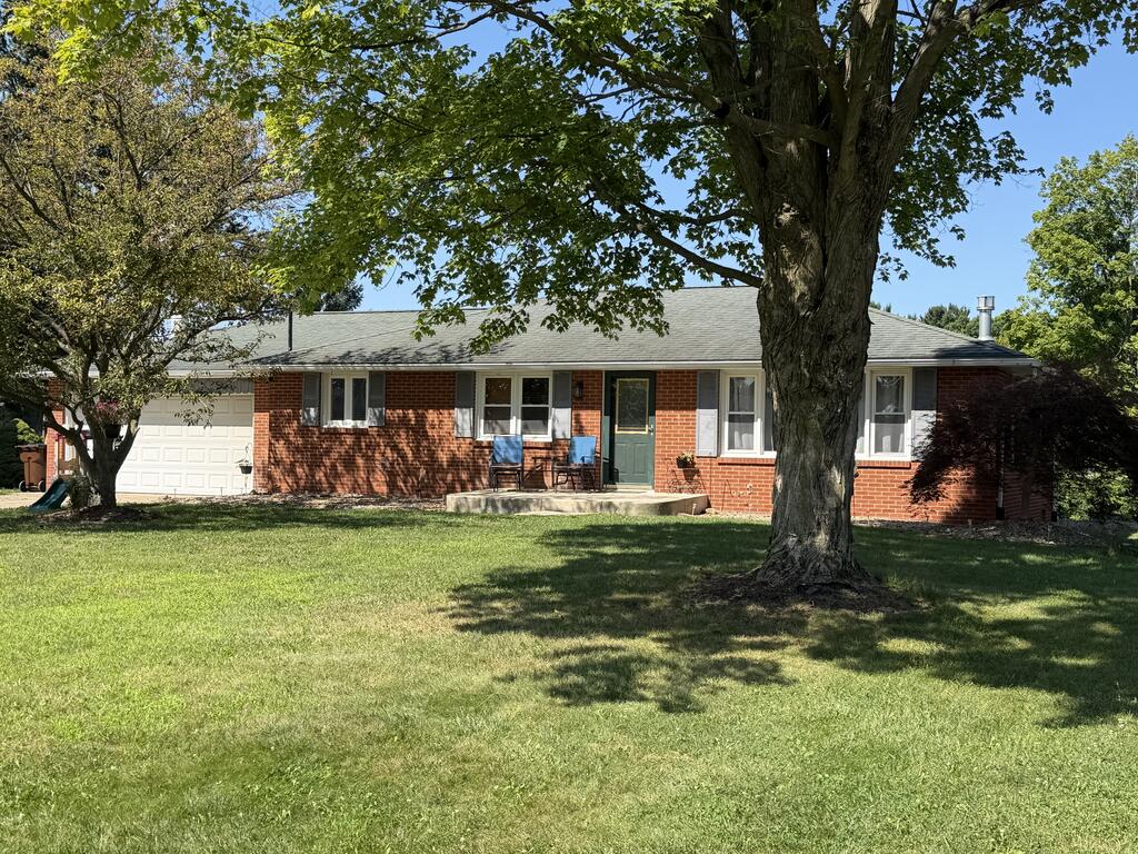 893 Dresden Property Photo 3