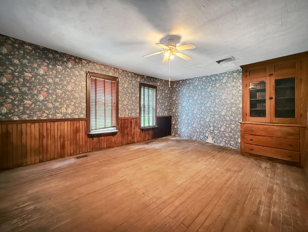 24 E Academy St Property Photo 3