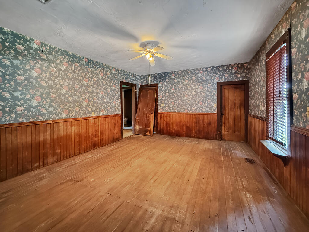 24 E Academy St Property Photo 4