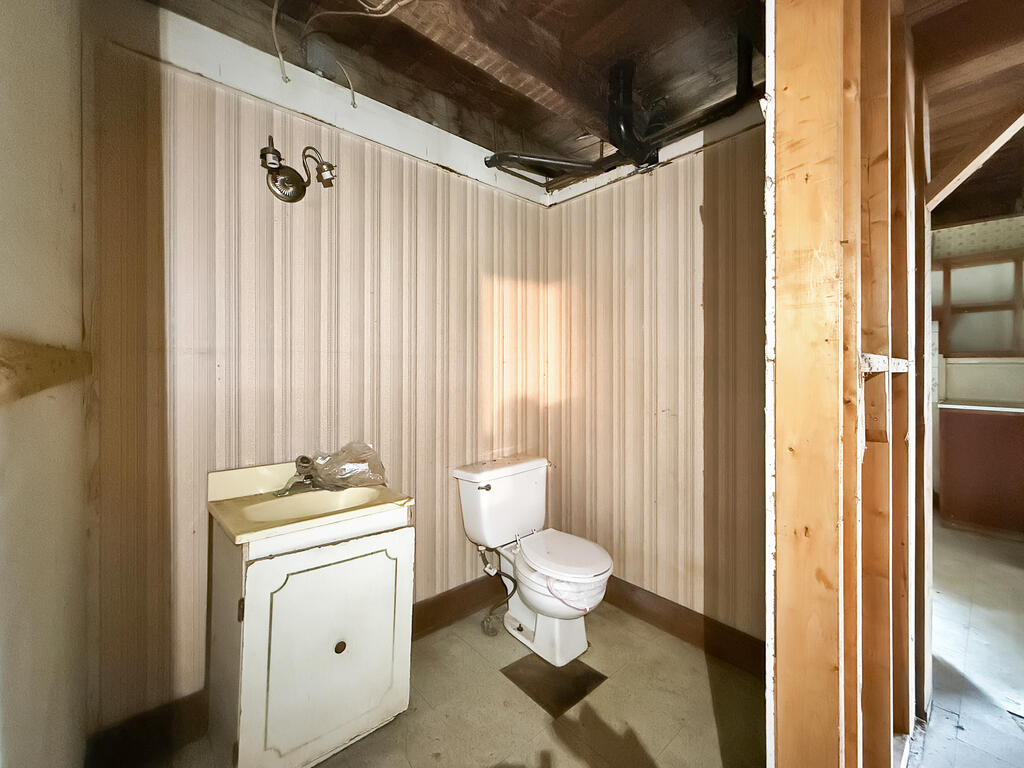 24 E Academy St Property Photo 5