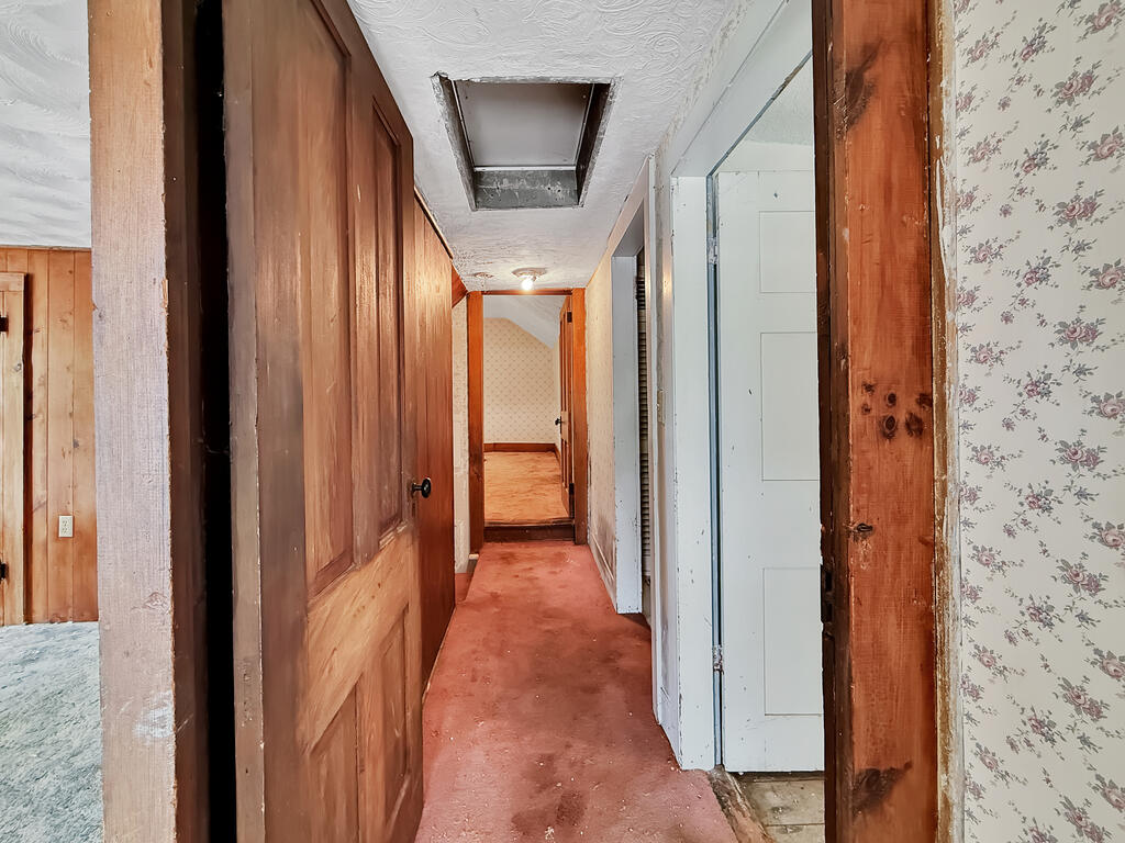 24 E Academy St Property Photo 10