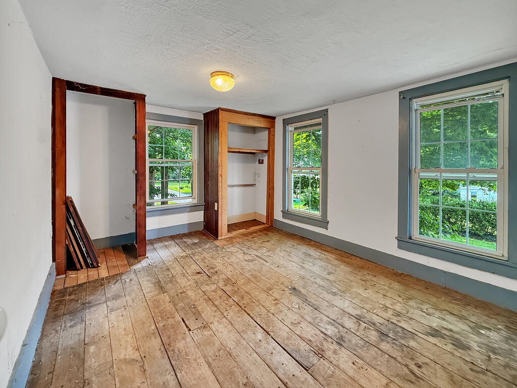 24 E Academy St Property Photo 12