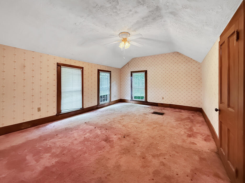 24 E Academy St Property Photo 15