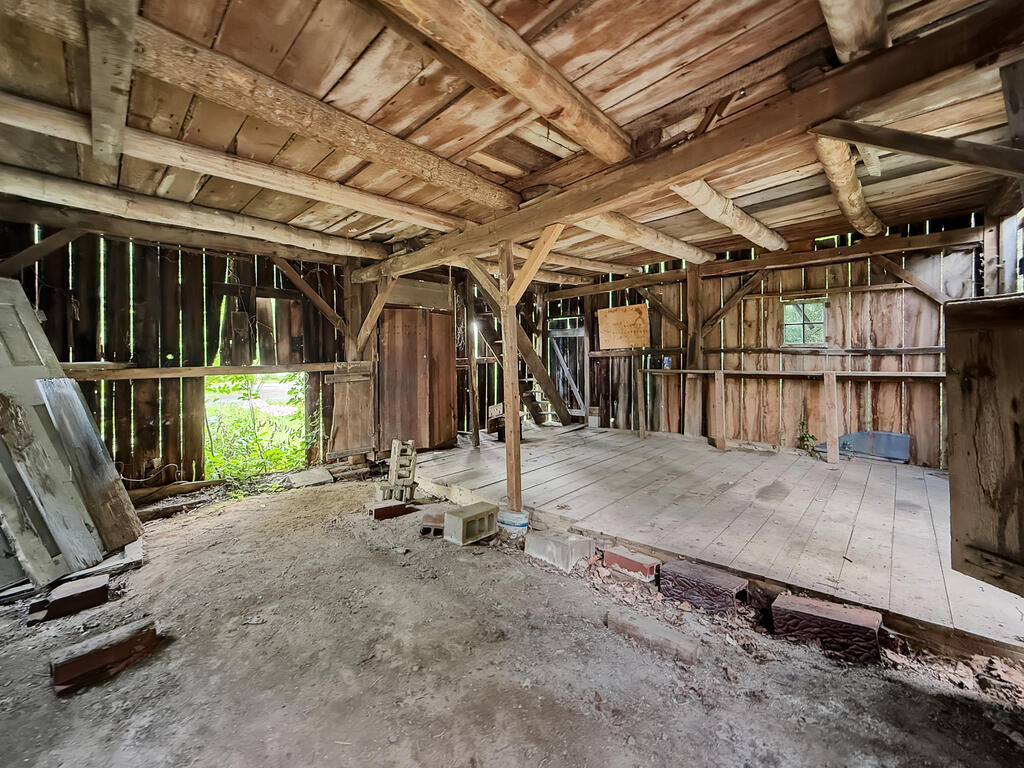 24 E Academy St Property Photo 19