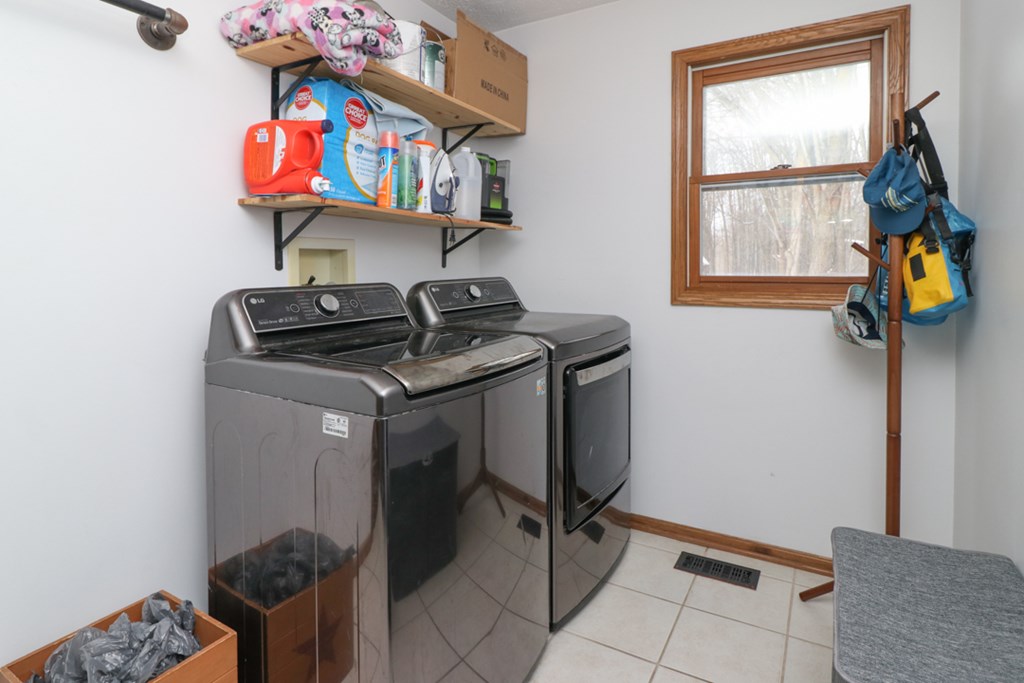 4253 North Main St Property Photo 23