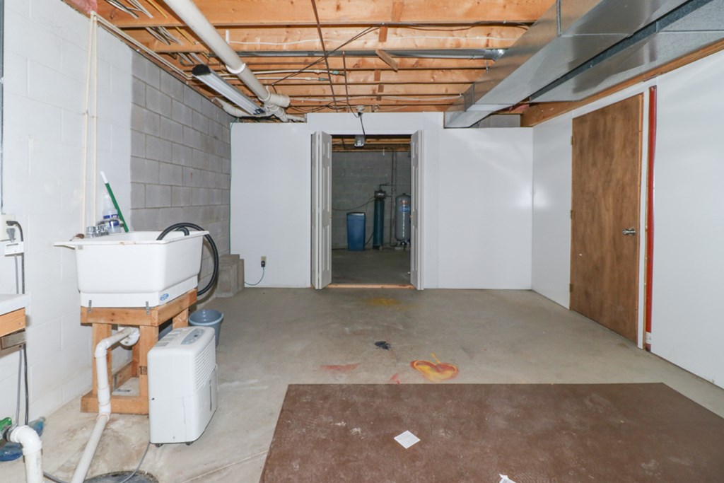 4253 North Main St Property Photo 47