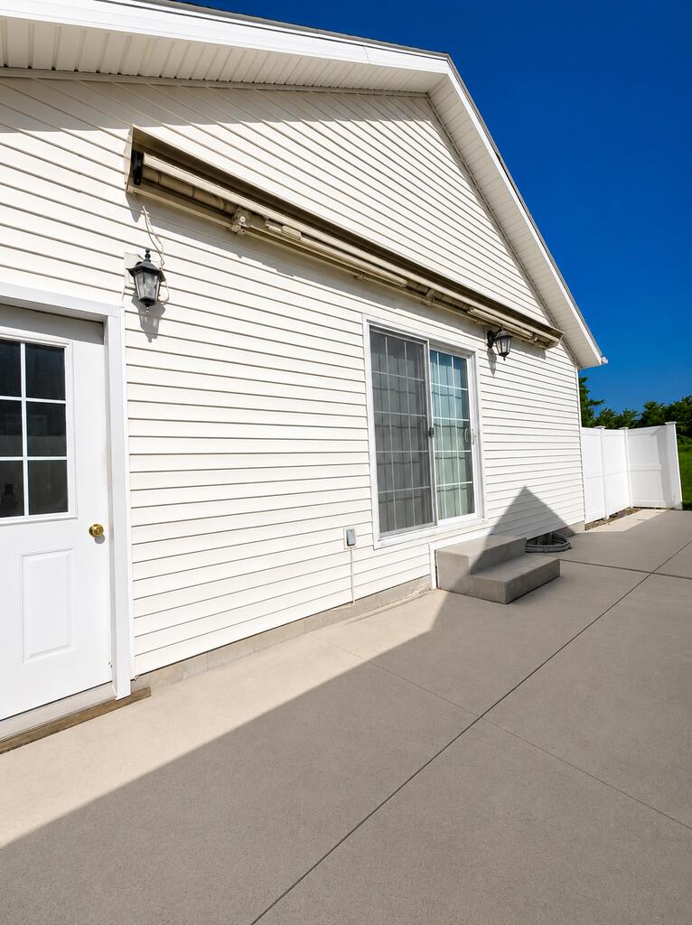1608 Lindaire Property Photo 3