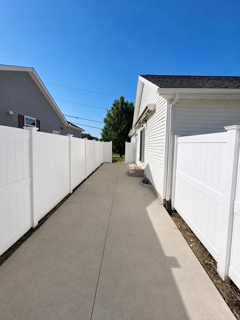 1608 Lindaire Property Photo 5
