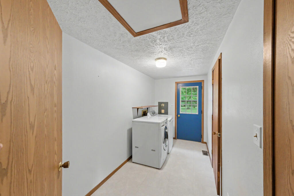 1383 Michigan Drive Property Photo 11