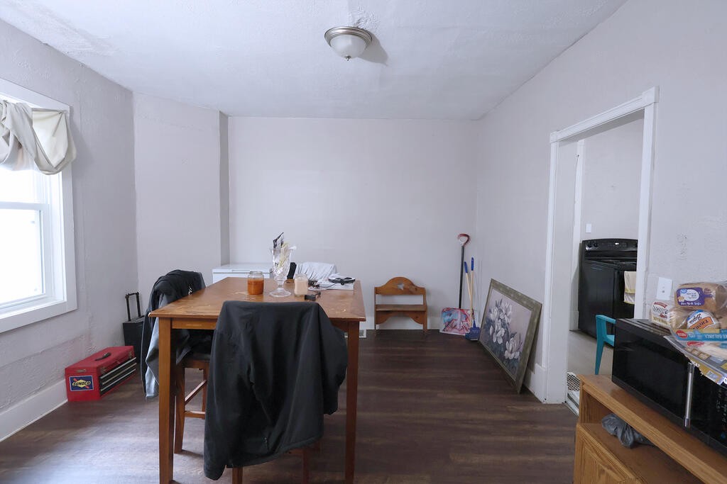 271 E First St Property Photo 3