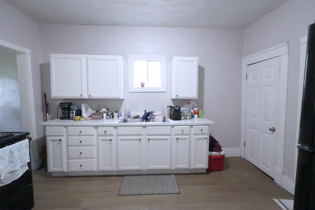 271 E First St Property Photo 4