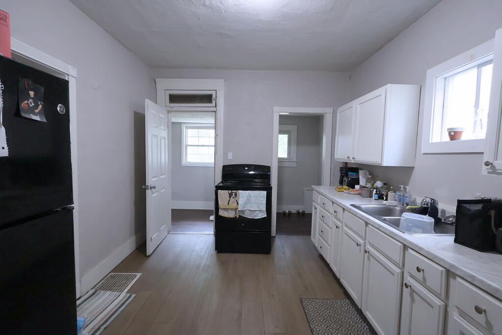 271 E First St Property Photo 5